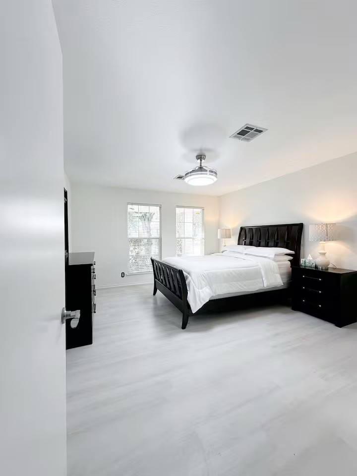 Master Bedroom · En-suite